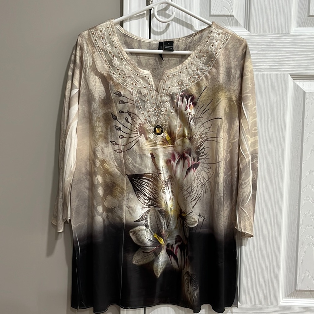 Beautiful shimmering polyester blouse